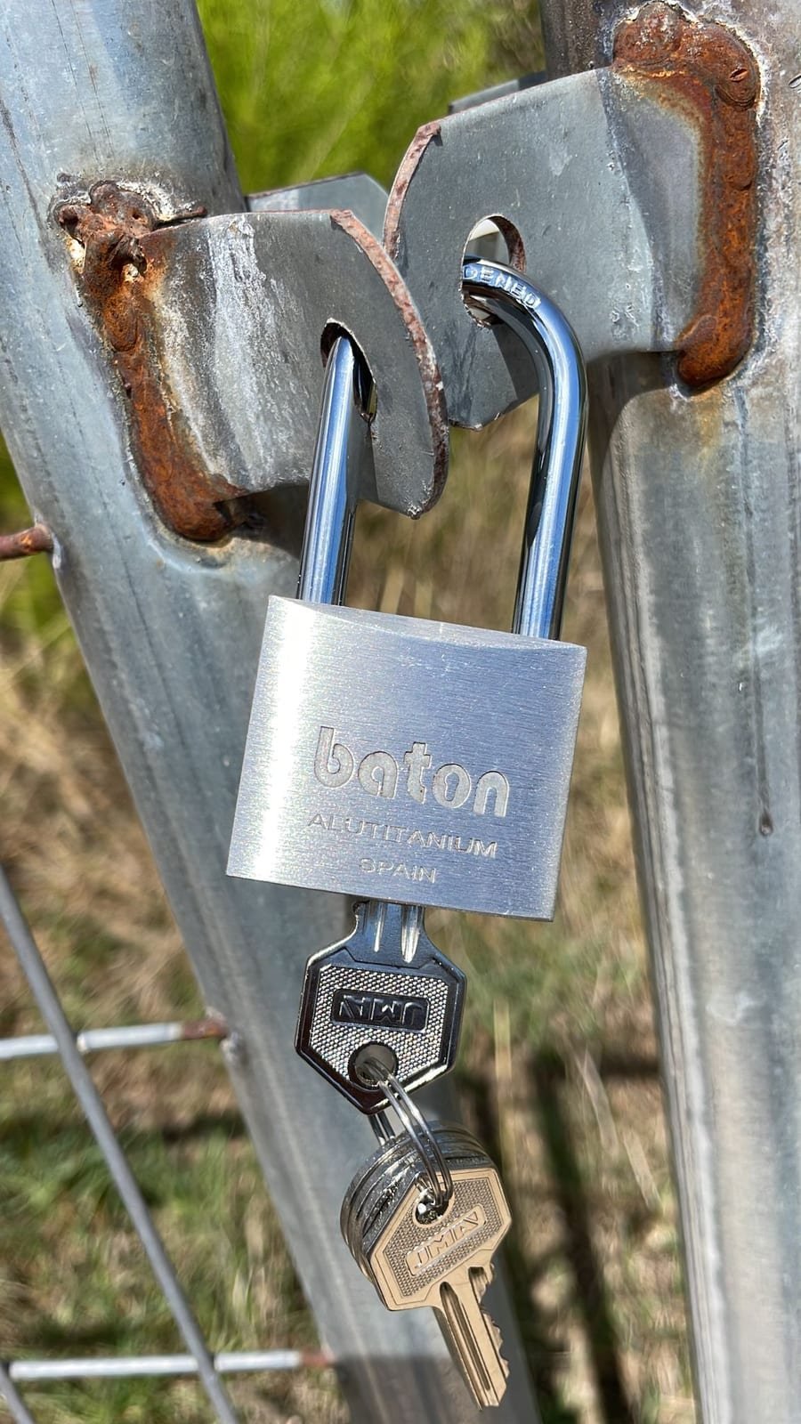 Puerta y cerramiento de seguridad